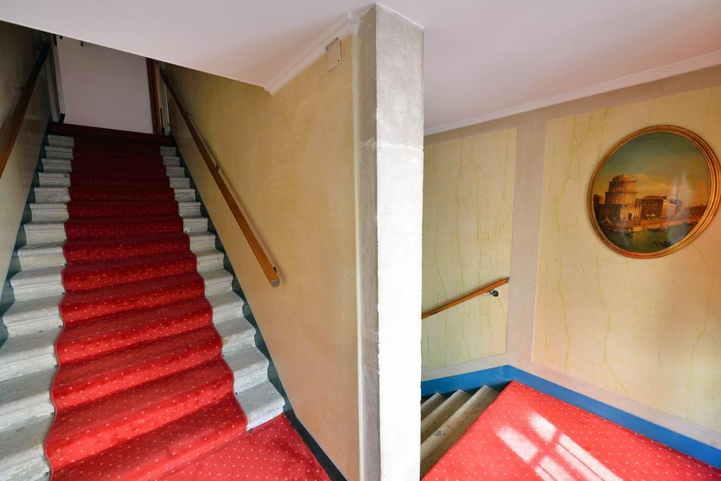 Castello  Residenza Ruga Giuffa מראה חיצוני תמונה